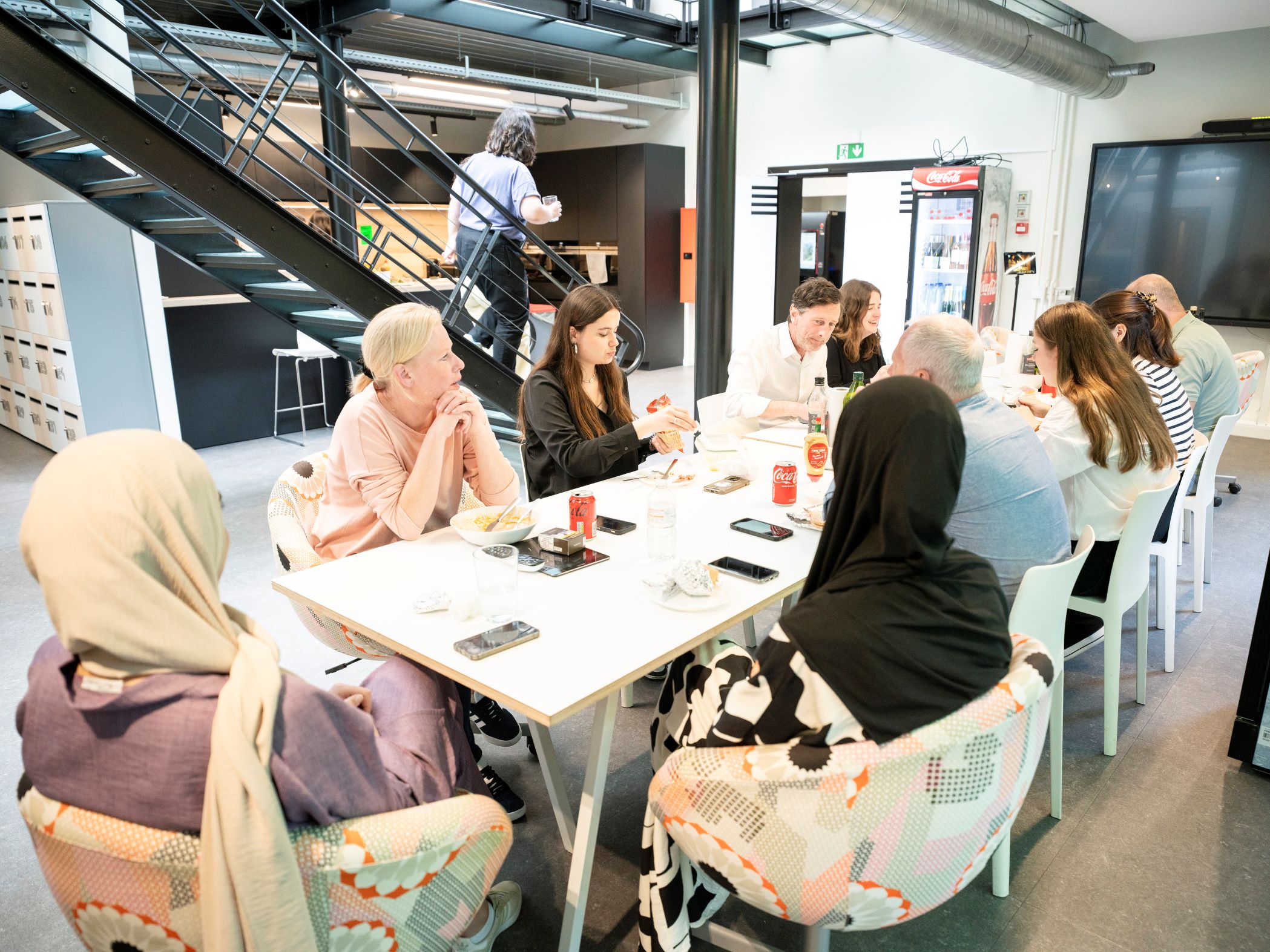 Time for lunch together in our fully equipped kitchen in which every chef van get creative!