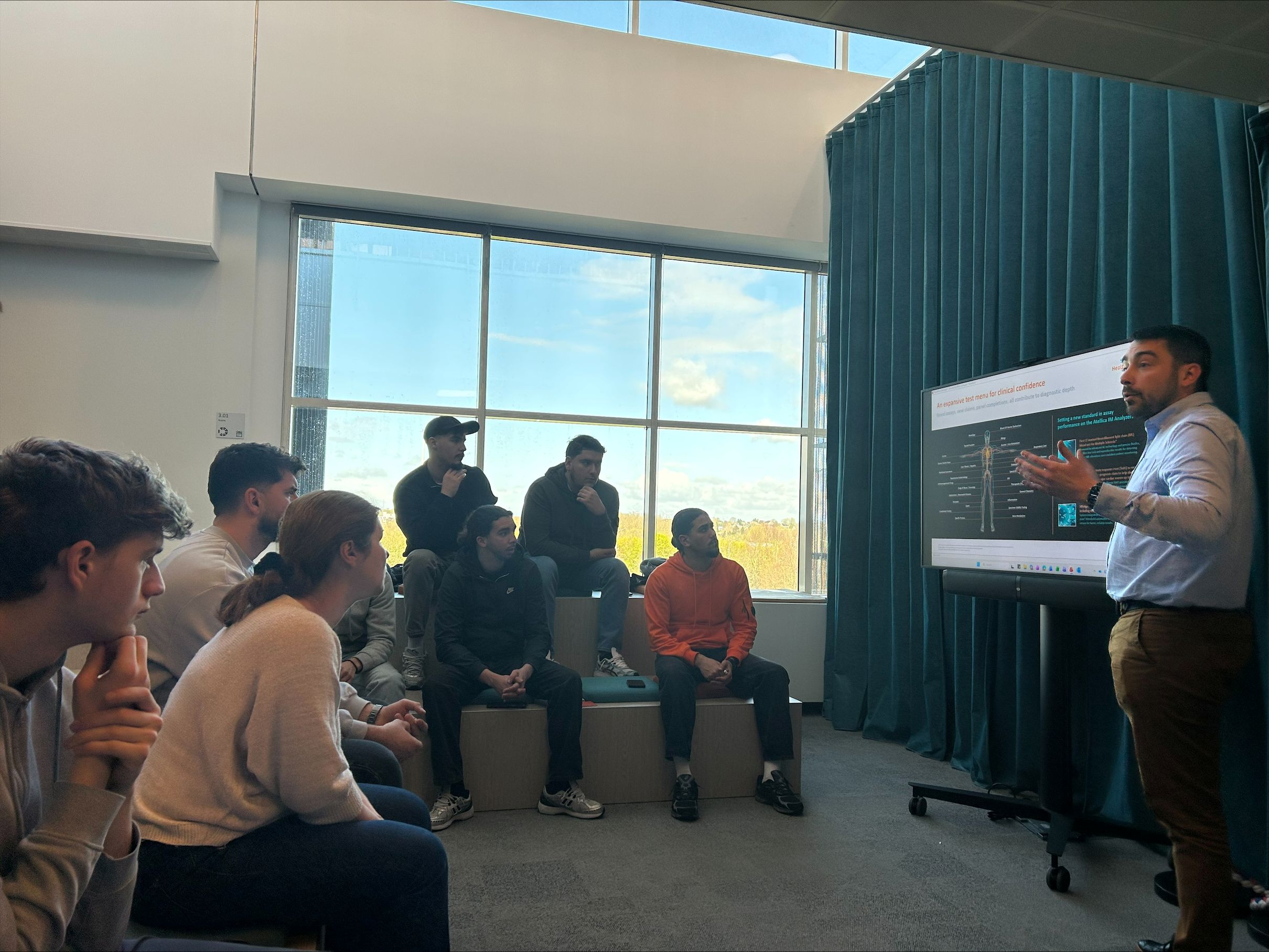 School visiting our offices + presentation of our activities