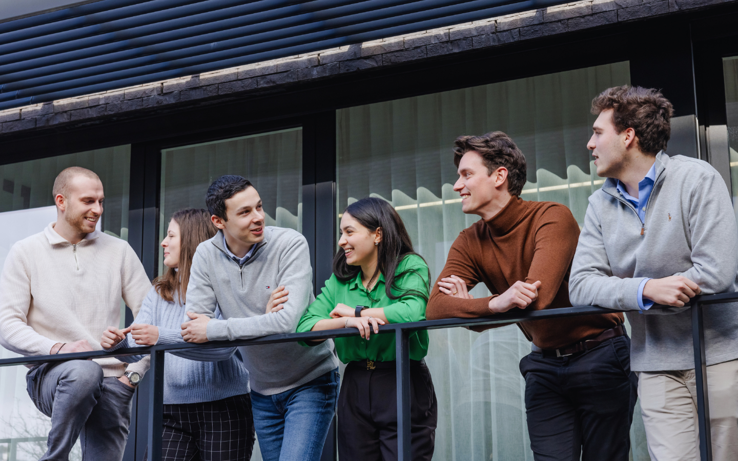 Bonding between colleagues