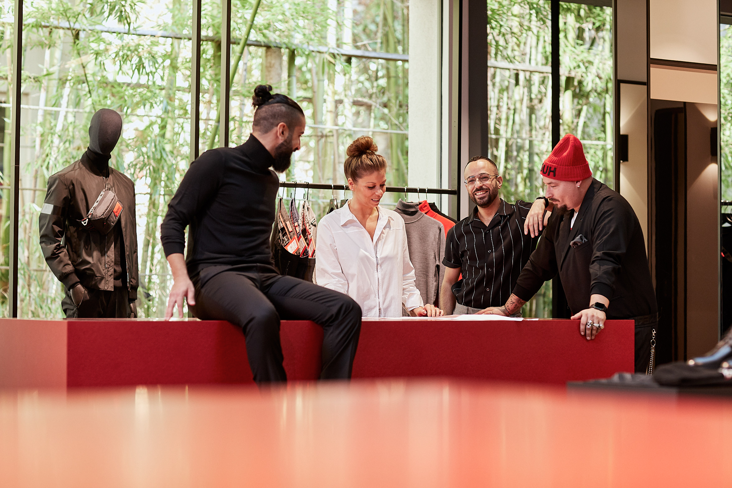 At HUGO BOSS, team work is vital. 