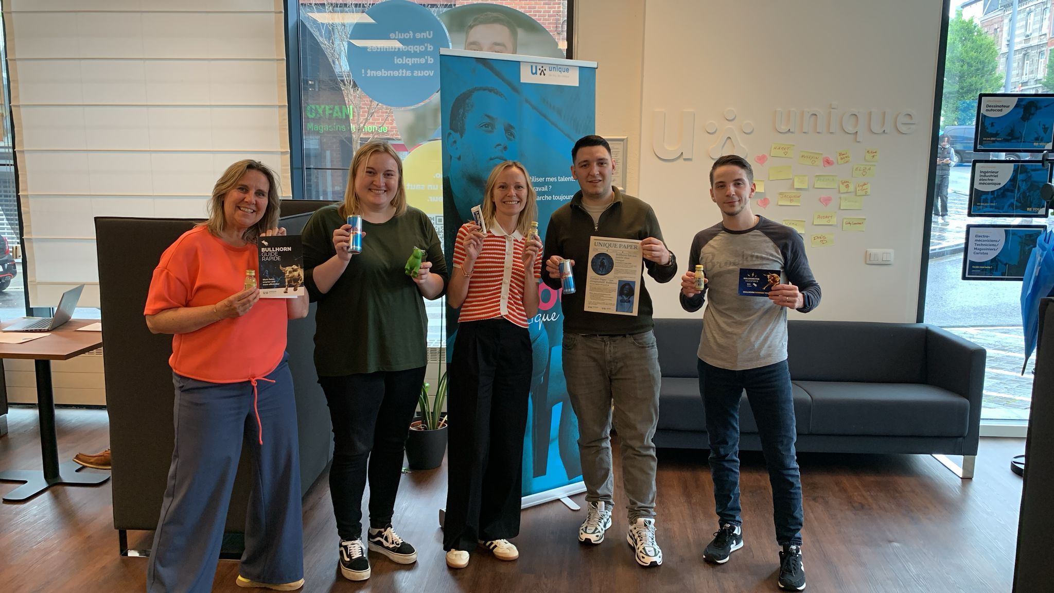 Launch Day new Bullhorn for Salesforce software for front office, photo team Charleroi with goodies for launch day