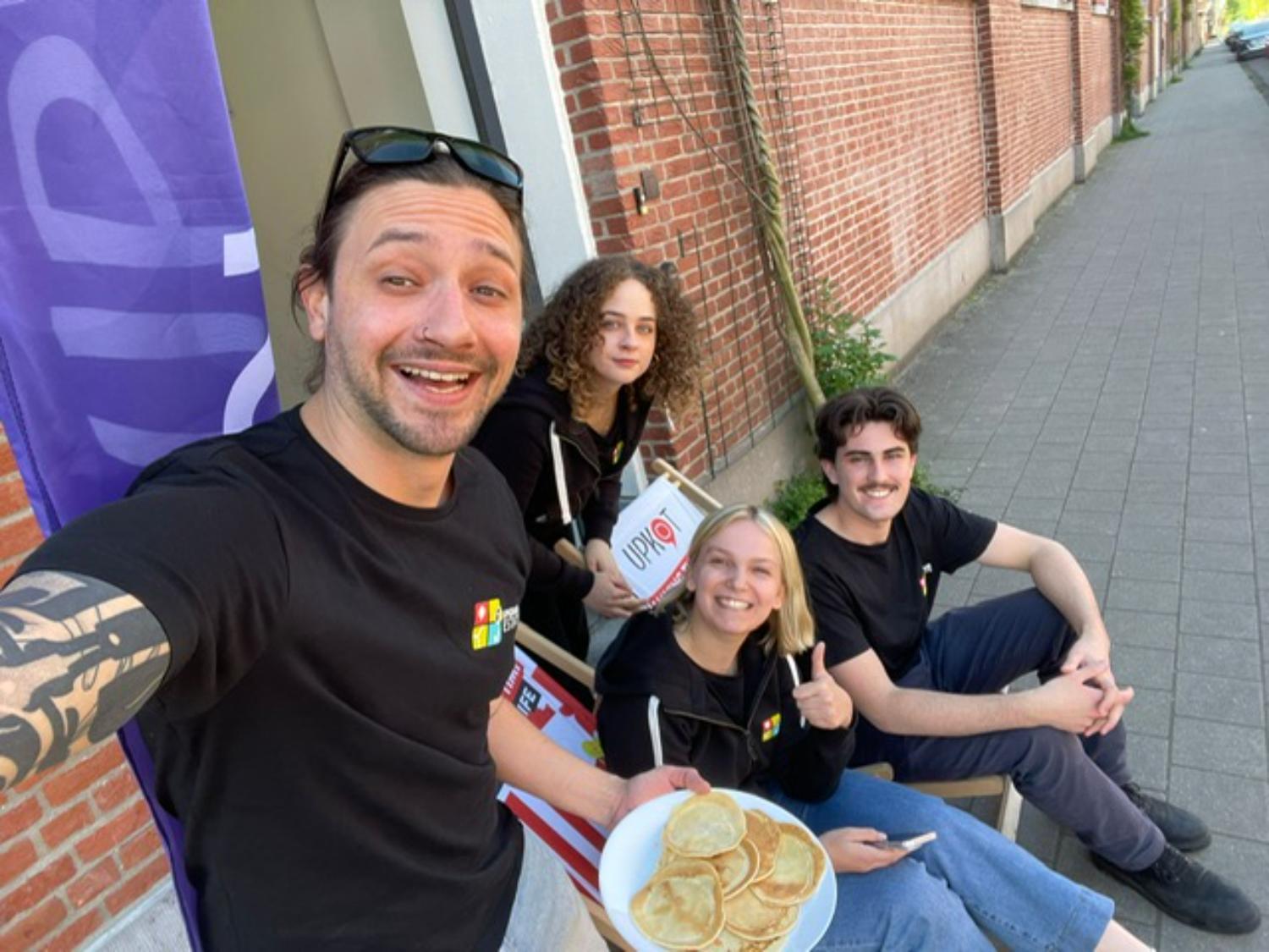 Tijdens de Big Upkot days staan al onze collega's klaar om Upkotters te verwelkomen (zelfs met een verse pannenkoek!).