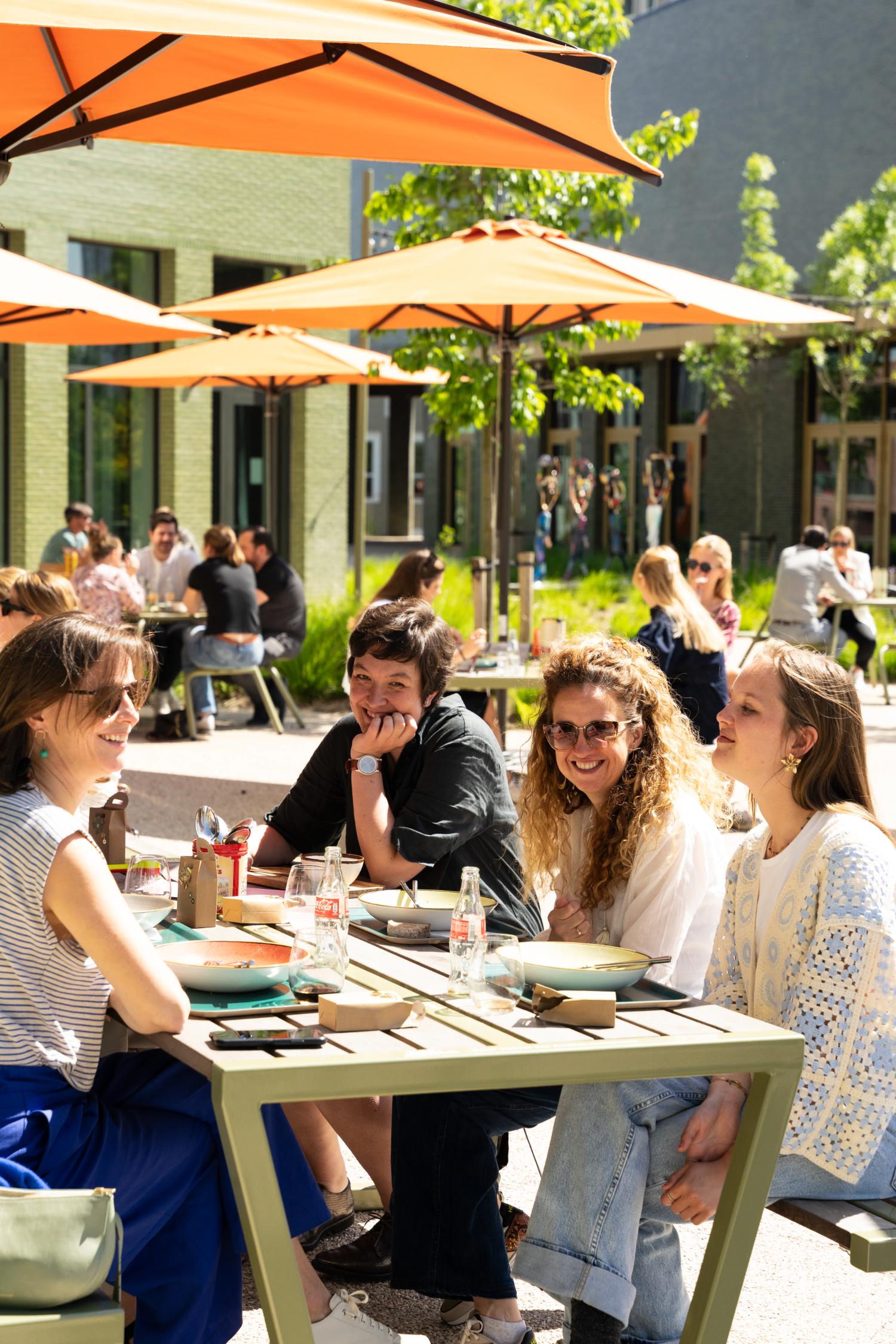 De foodbar 'Bar Amelia' is de hotspot van onze werkomgeving in Upoffiz Loop 5. Een ideale lunchplek voor onze teams!